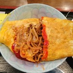 八重 - オム焼きそばを割ってみた