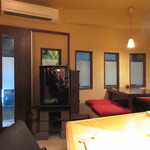 旬鮮彩鮨　豊のはなれ - 店内、カウンター席から入口あたり