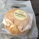 三瀬ルベール牧場 どんぐり村 - ジャンボシュークリーム