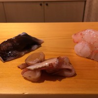 鮨 あらい - とり貝、赤貝ひも、ボタンエビ