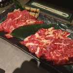 炭火焼肉のて - カルビ2人前(1470円)、ロース2人前(1470円)