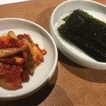 韓国式食事 ペッカ - キムチと韓国海苔各324円