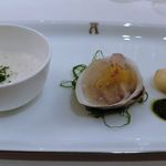 アピシウス - キクイモのヴルーテ、ハマグリのジュレ、ヒラメのフリット