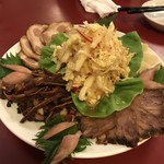 異味香 - 昨年は別皿だった「生姜の甘酢漬」も見えます。