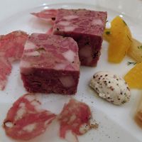 アピシウス - パテドカンパーニュとリヨン産ドライソーセージ