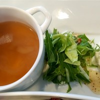 ブルーキッチン 堺筋本町店 - セットのミニサラダとスープ