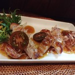 インディ庵 - 豚ロースのわさびおかかソース。