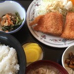 ドライブイン本郷 - 虹鱒フライ定食900円