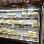 3℃ - サンドウィッチは、ガラスケースに盛りだくさん