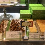 ベイユヴェール 麻布十番店 - ショーケース