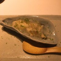 タワシタ - 牡蠣のからに見立てた器に...