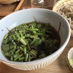 そば舎 あお - 芹とごぼうの温かい付け汁 汁アップ