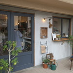 SOROR - ナチュラルな手作り感が可愛らしいカフェ