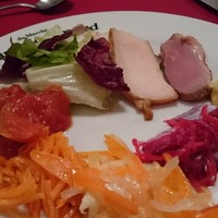 ビストロ グルマン - お皿一杯の前菜盛り合わせ