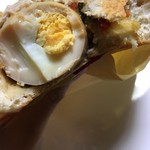 パネッテリア・アリエッタ 五反田本店 - ●煮卵のキーマカレーパン●煮卵が丸ごと入ってる！