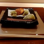 寿司と日本料理 銀座 一 - 海老の真薯とふきのとうの天麩羅