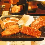 ひとり焼肉 牛助 - 