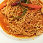 ナポリの食卓 パスタとピッツァ - チキンとパプリカの辛口ハラペーニョの激辛