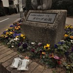 Penguin Pastry - 近くのオリーブ公園には猫が。ん～お菓子はちゃんと写らないかな。