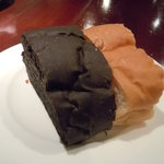 ル・コントワール・デュ・グー - イカ墨パンと超ソフトバケット