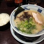 三代目○助 - 白らぅめん　670円　半ライスはサービス