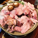 丸千葉 - あんこう鍋。2軒め3軒目を考えるなら鍋まで行ったらもうお腹いっぱいになっちゃうので気をつけましょう。ちなみにこれで２人前。量多め。