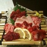 馬桜 - 新鮮！馬刺し盛り