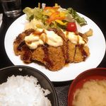 神戸牛居酒屋 四方善 - ビーフカツ　２種類のソースかけ