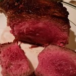 ウルフギャング・ステーキハウス 丸の内店 - トマホーク赤身断面