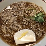 温かい蕎麦。
          美味し。