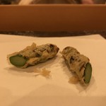 秋田 てんぷら みかわ - アスパラ…茎は少し強く揚げる
