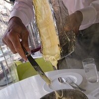 キハチ 青山本店 - ラクレットチーズを入れてくれます