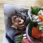 海さくら - 海鮮丼、サザエと白子