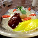 南青山エッセンス - カエルのコラーゲンと白キクラゲの香港風スープデザート