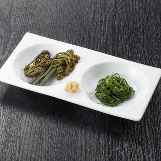 ランチの際には山菜小鉢をサービスいたします◎