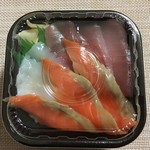 勇心 海鮮丼丸どんぶりこ。 - 三色丼
