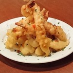 Fried shrimp and king kingfish with garlic anchovy sauce