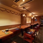 恵比寿 吉乃坐 - ゆったりとしたテーブル席。団体様もご用意できます。