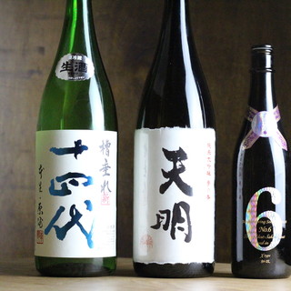 We pour out the scenery for our customers. A gem of [sake] that conveys the feelings of the brewer.