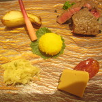 小熊 - 焼八寸（鯧西京焼き、山口産無角牛ヒレ、百合根、筍、蘇、ドライトマト）