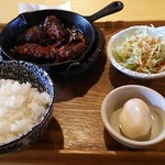 Tosakatoyamaekimaeten - タンドリーチキン定食。