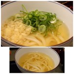 やりうどん - ◆うどん（ハーフ）・・麺はやわ麺ですが、お出汁が美味しい。 天かすとお葱を添えました。