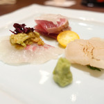 花筐 - 「鮮」
                                引下、鯛、帆立の炙り、あけがらし、アボカド