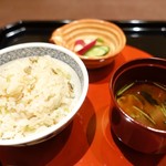 花筐 - 「止鉢」
      鳥取県日南町産コシヒカリで炊いたシラスと
      若牛蒡の釜飯、赤出汁、香の物