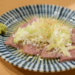もつ焼き ひろや - ればトロ刺@480円＋税