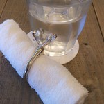 シーサイド カフェ ハノン - おしぼりのリングが，ダイヤの指輪みたいで可愛い♪