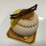 ショコラトリー・パティスリー ソリリテ - ブロンドチョコの生クリーム、ミルクチョコムースにシナモン風味のキャラメルクリーム、ジョーヌドール540円