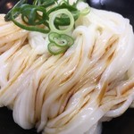 Yama Tomo - 醤油うどんをおかわり。うん、締めた冷たい麺の方がいいな。醤油はもっと出汁系醤油なら言うことなし。