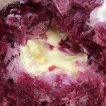 金山とまと - 中にはチーズソースとドライパイン♪