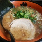 TORA - 琥珀の接写～一般的な塩ラーメンとはスープの色が違います